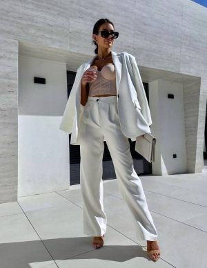 Дамски комплект сако и панталон A1632 бял